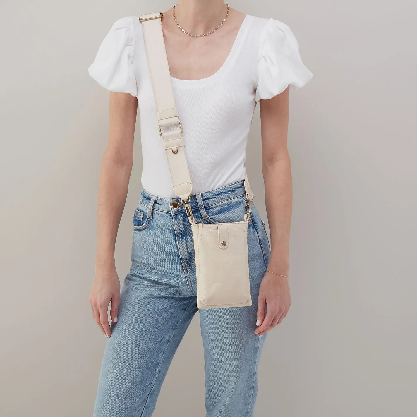 Cass Phone Crossbody In Pebbled Leather - Cream